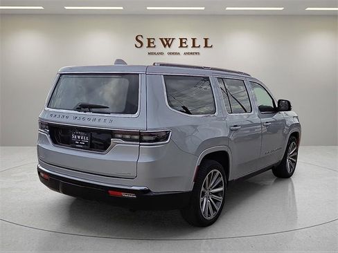 Used 2023 Jeep Grand Wagoneer Series II w/ Premium Group II image 4