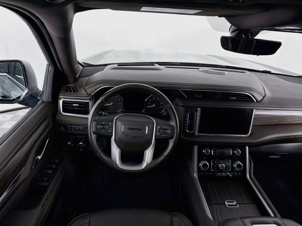 Used 2021 GMC Yukon XL Denali w/ Denali Premium Package AWD/4WD image 24