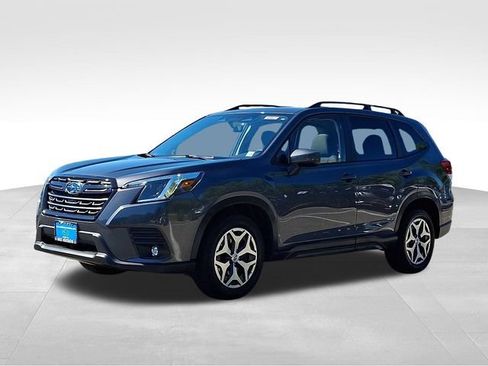 Used 2024 Subaru Forester Premium AWD/4WD image 3