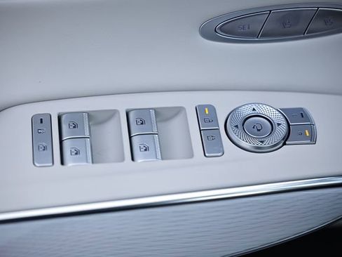 New 2026 Genesis GV70 2.5T Advanced image 17