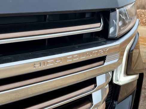 Used 2023 Chevrolet Suburban High Country image 19