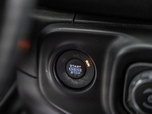 Used 2022 Jeep Wrangler Unlimited Sahara AWD/4WD image 28