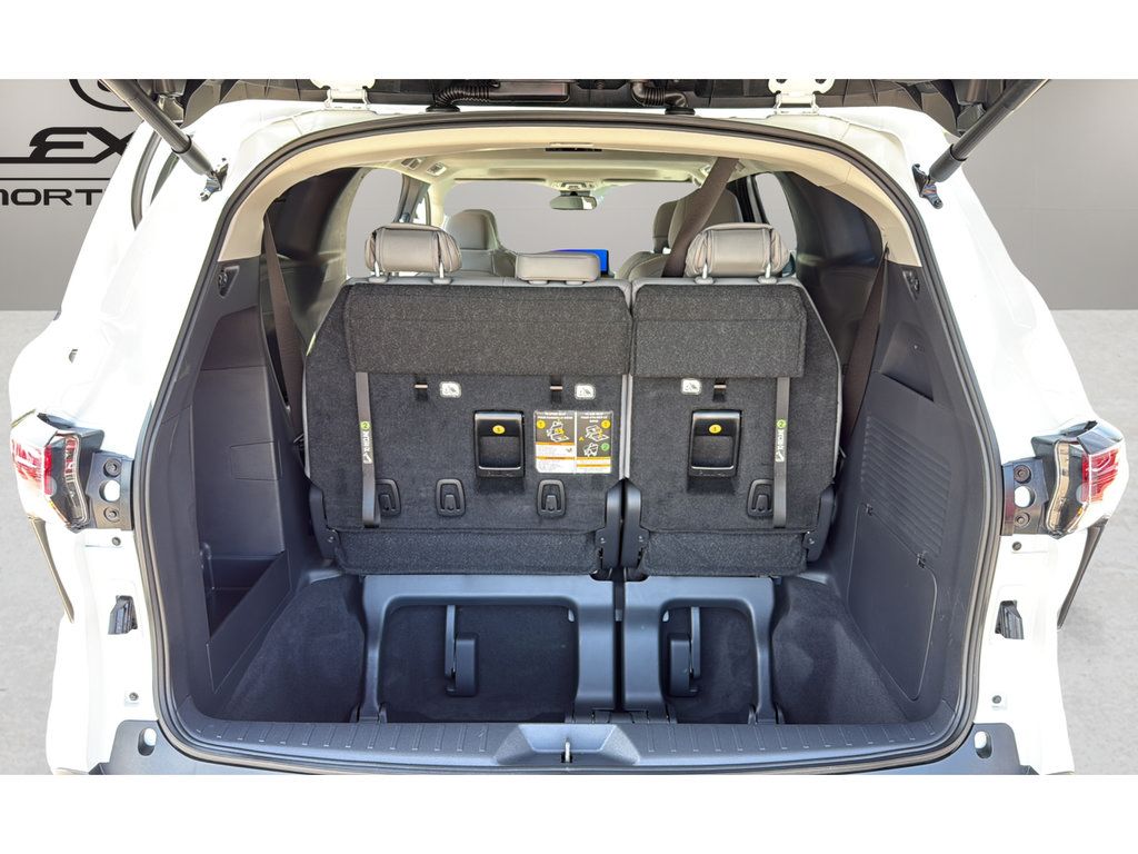 Used 2026 Toyota Sienna XLE FWD image 20