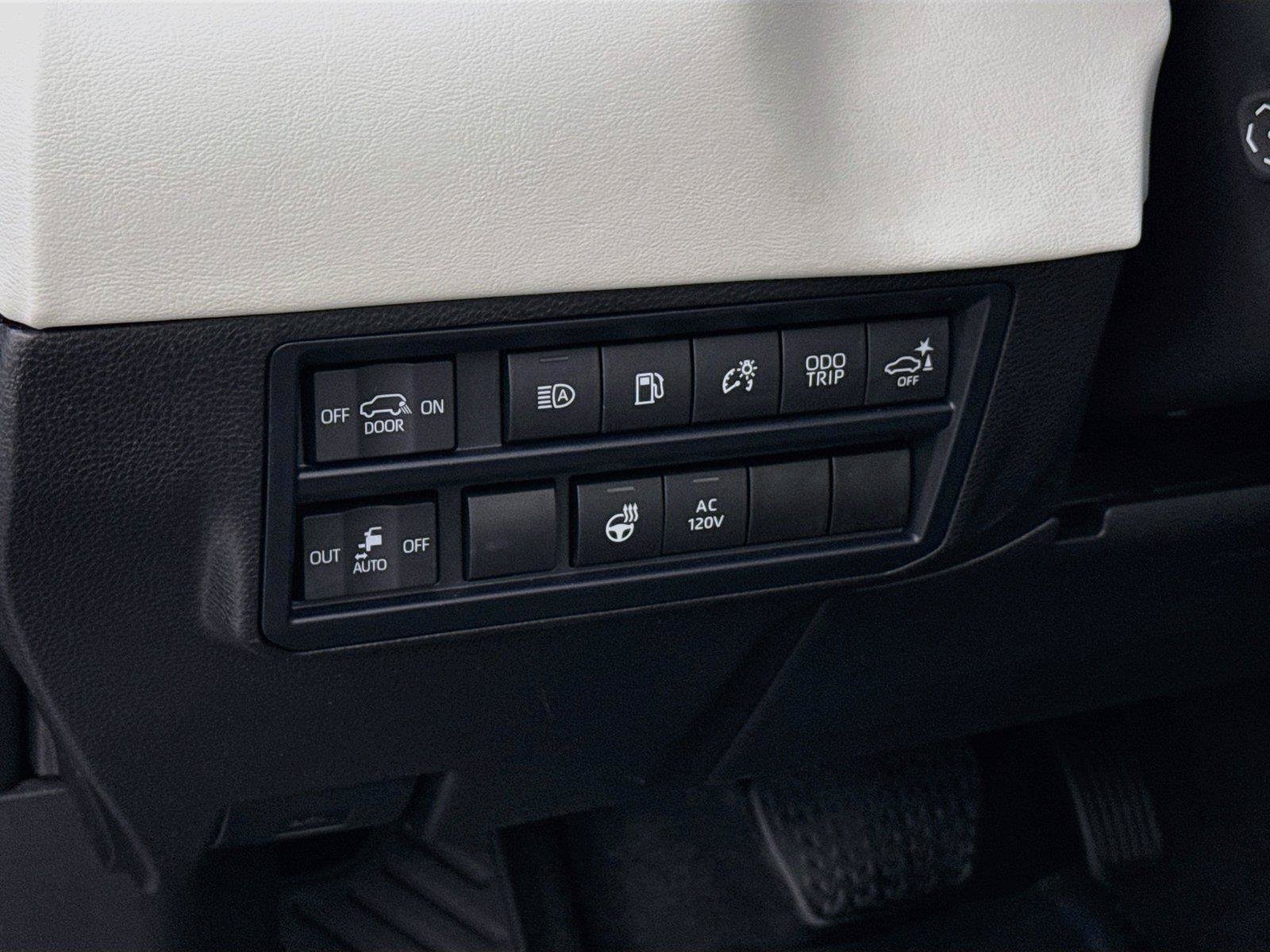 Used 2025 Toyota Sequoia Capstone AWD/4WD image 16