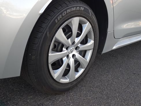 Used 2023 Toyota Corolla LE image 5