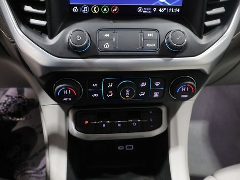 Used 2023 GMC Acadia SLT w/ Technology Package image 32