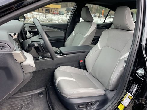 Used 2025 Toyota Camry SE image 17