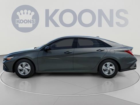 New 2026 Hyundai Elantra SE FWD image 4