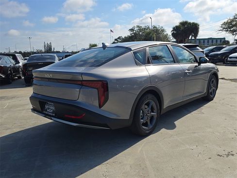 New 2025 Kia K4 LXS image 8