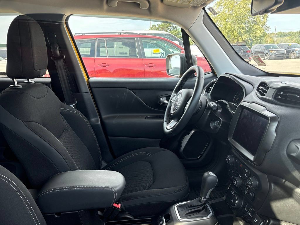 Used 2023 Jeep Renegade Latitude w/ Premium Group AWD/4WD image 26