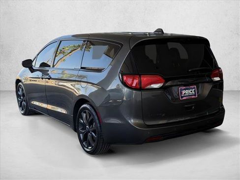 Used 2018 Chrysler Pacifica Touring Plus w/ S Appearance Package FWD image 3