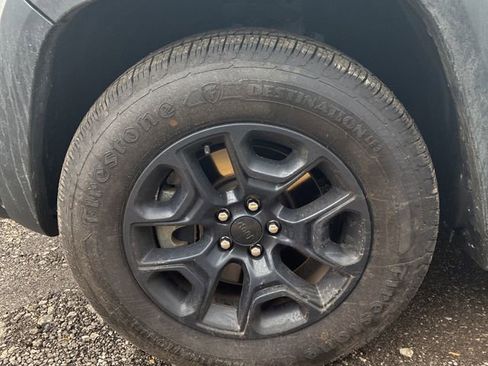 Used 2021 Jeep Cherokee Trailhawk w/ Sun, Sound & Nav Group image 8