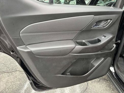 Used 2023 Chevrolet Traverse LT image 18