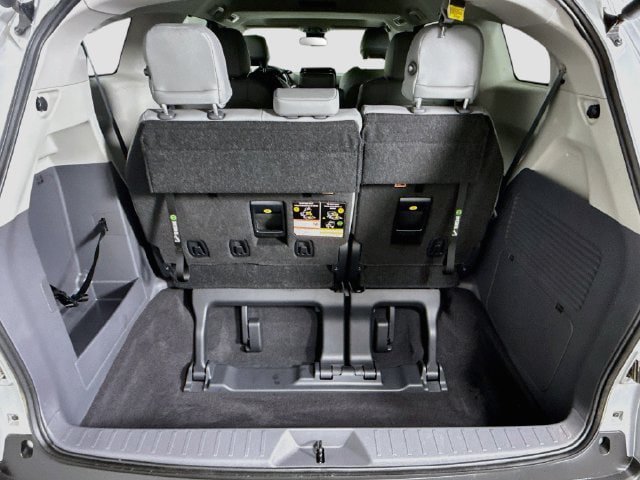 Certified 2024 Toyota Sienna XLE FWD image 28