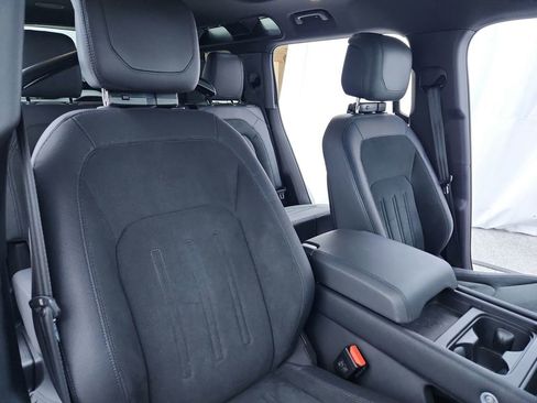 Used 2023 Land Rover Defender 110 V8 image 21