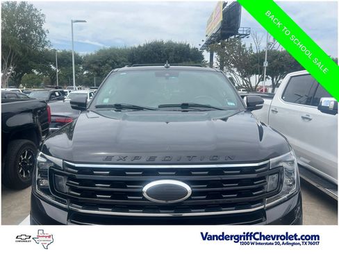 Used 2021 Ford Expedition Limited AWD/4WD image 2