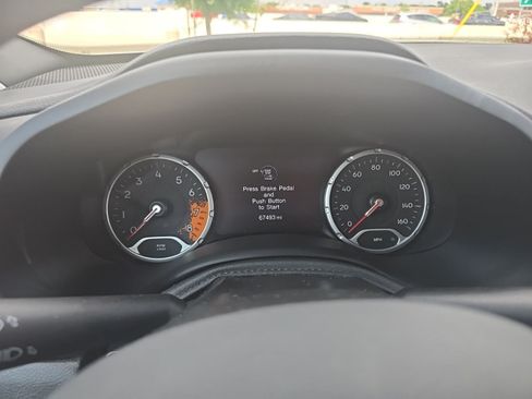 Used 2018 Jeep Renegade Trailhawk w/ UConnect 8.4 Nav Group AWD/4WD image 8