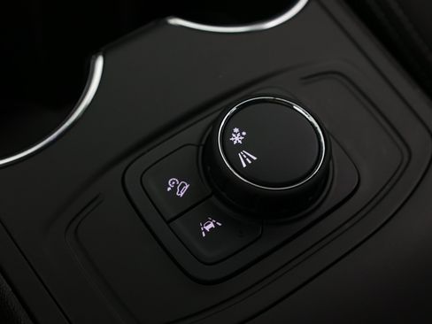 Used 2024 GMC Terrain SLE w/ Elevation Edition FWD image 22