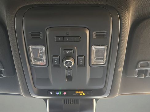 Used 2023 Chevrolet Suburban Premier image 28