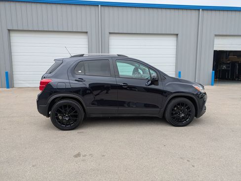 Used 2022 Chevrolet Trax LT w/ Sport Edition image 2