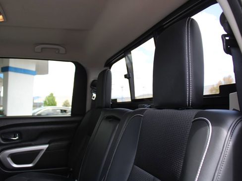 Used 2018 Nissan Titan PRO-4X AWD/4WD image 17