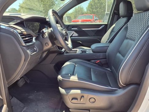 Used 2025 GMC Acadia Denali w/ Super Cruise Package FWD image 10