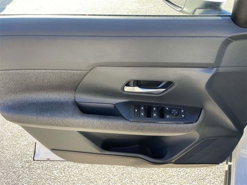 Certified 2025 Nissan Kicks SV image 14
