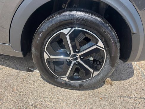 Used 2026 Kia Niro LX FWD image 27
