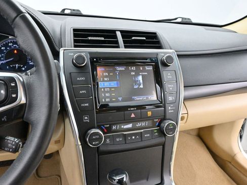 Used 2017 Toyota Camry XLE image 17