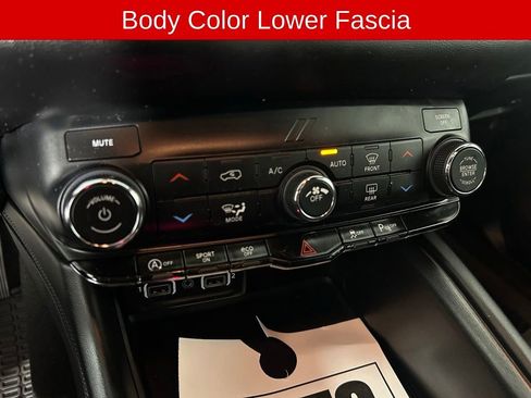 Used 2022 Dodge Durango SXT w/ Blacktop Package AWD/4WD image 10