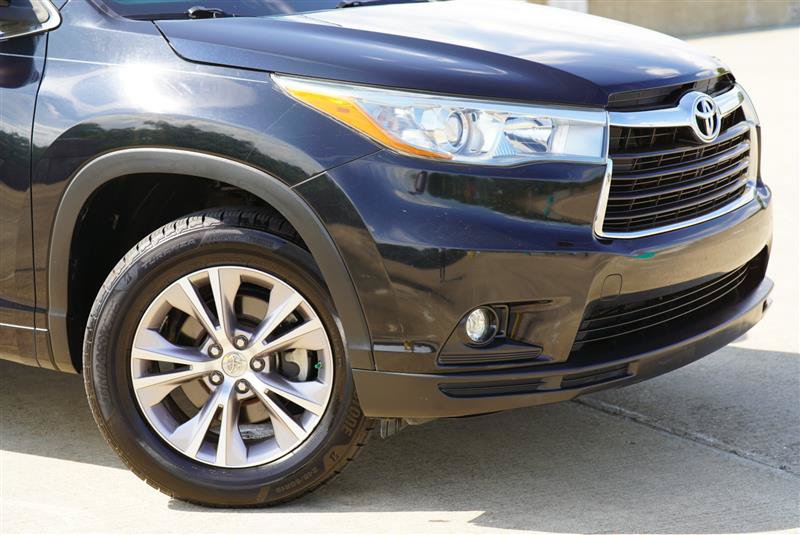 Used 2015 Toyota Highlander XLE FWD image 12