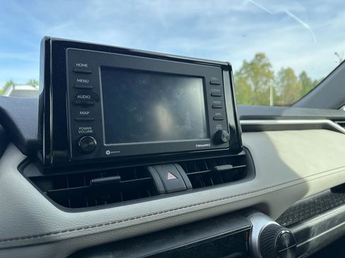 Used 2021 Toyota RAV4 XLE w/ Convenience Package image 13