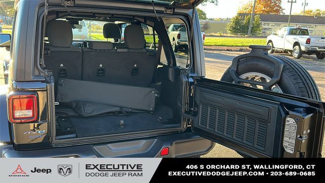 Used 2024 Jeep Wrangler Unlimited w/ Convenience Group AWD/4WD image 29