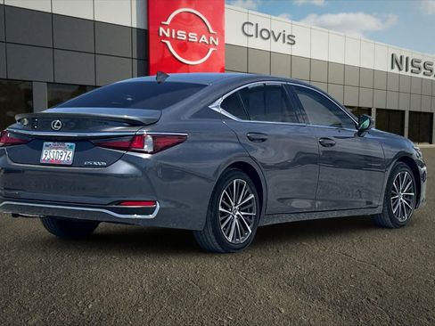 Used 2025 Lexus ES 300h w/ Premium Package FWD image 3
