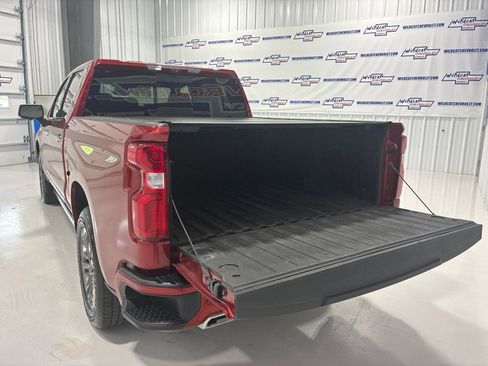 Used 2023 Chevrolet Silverado 1500 High Country w/ Technology Package AWD/4WD image 8