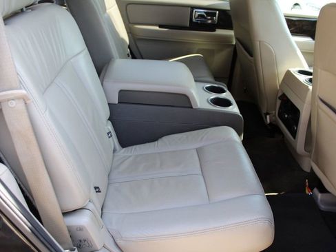 Used 2015 Lincoln Navigator 2WD image 20