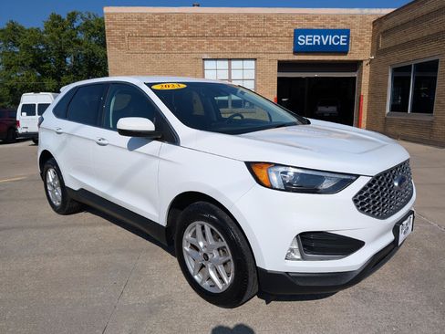 Used 2023 Ford Edge SEL w/ Convenience Package AWD/4WD image 4