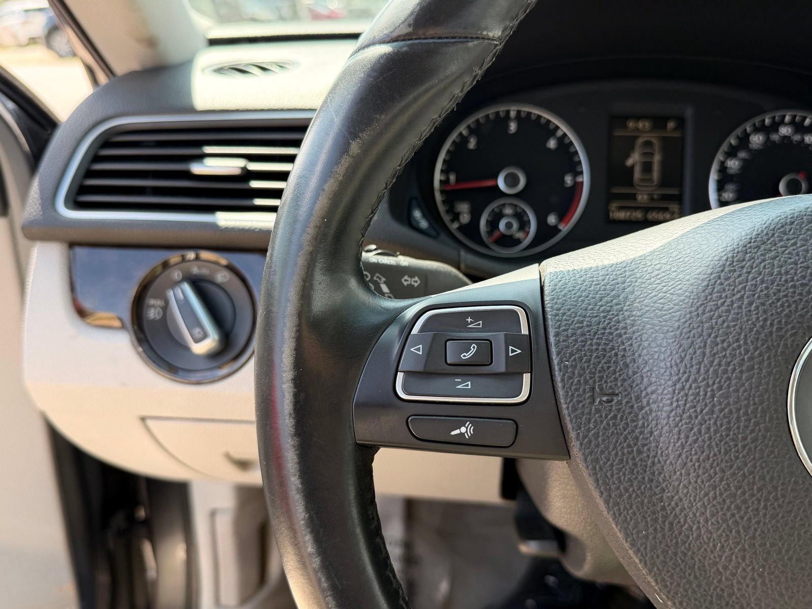 Used 2015 Volkswagen Passat TDI SEL Premium FWD image 33