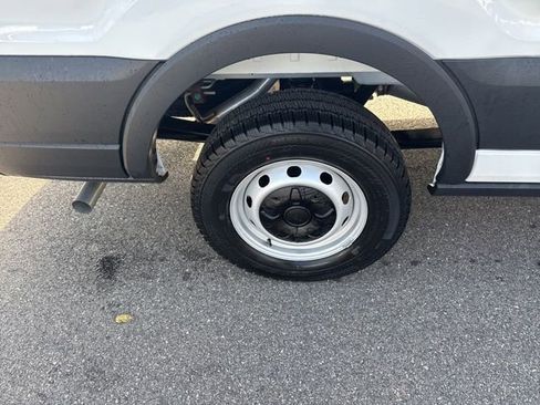 New 2025 Ford Transit 250 148 Medium Roof image 16