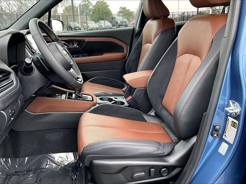 Used 2025 Subaru Forester Touring w/ Popular Package - Touring image 8