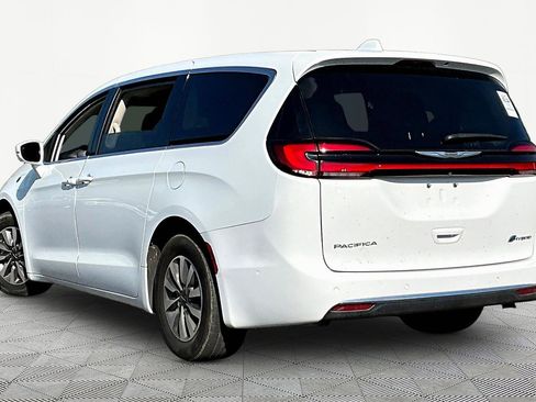 Used 2022 Chrysler Pacifica Touring-L w/ Uconnect Theater Family Group FWD image 4