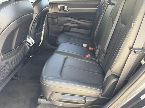 Used 2024 Kia Sorento S image 31