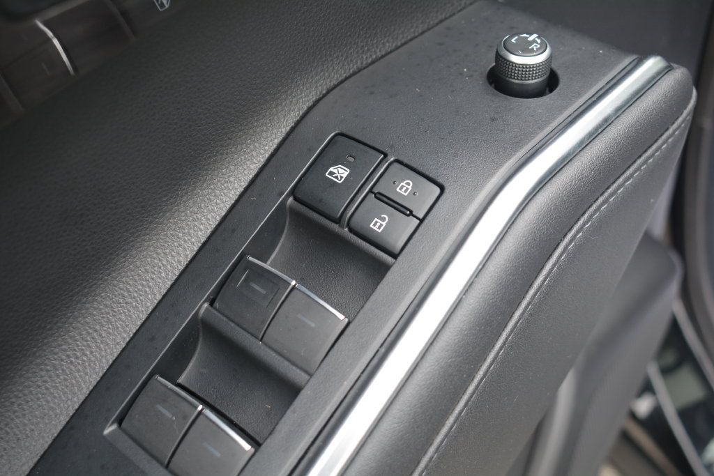 Used 2021 Toyota Highlander Platinum AWD/4WD image 9