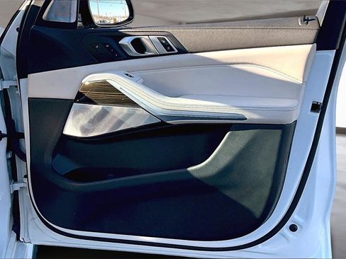 Used 2021 BMW X5 M50i w/ Executive Package image 24