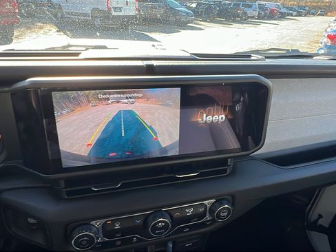 Used 2024 Jeep Wrangler Sport S image 29