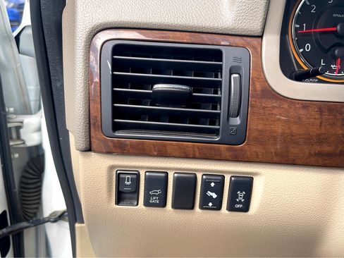 Used 2011 Nissan Armada Platinum image 28