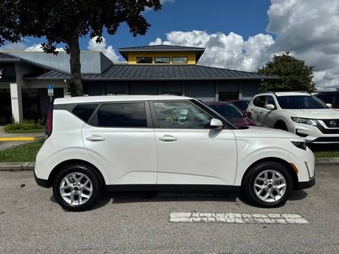 Used 2025 Kia Soul LX w/ LX Technology Package FWD image 8