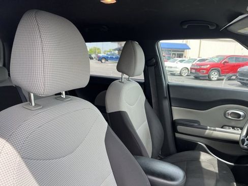 Used 2017 Kia Soul image 16