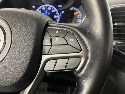 Used 2021 Jeep Grand Cherokee Laredo X AWD/4WD image 23
