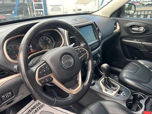 Used 2017 Jeep Cherokee Limited AWD/4WD image 19